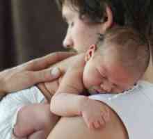 Как да вземем, задръжте и предадат едно новородено бебе