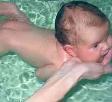 Плуване вана за бебета. Плуване бебета.