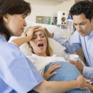 Amniotomy по време на раждане
