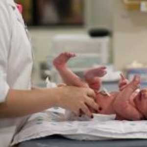 Хипотермията на новородени деца: Предизвиква, лечение, грижи симптоми, признаци