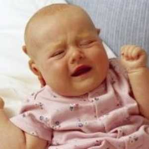 Как да се успокои новородено дете по време на гневно избухване, и когато той плаче