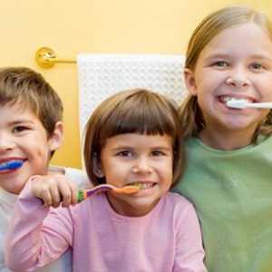 Образование детето миене на зъбите