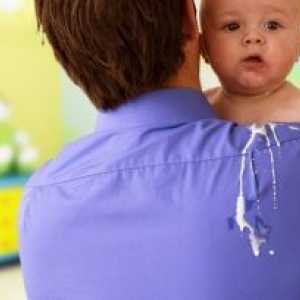 Оригване при новородени, защо, причини, газ от едно дете