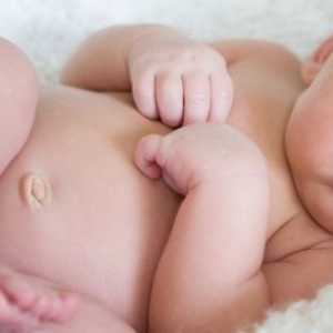 Пъпа новородено, как да се справя пъпа