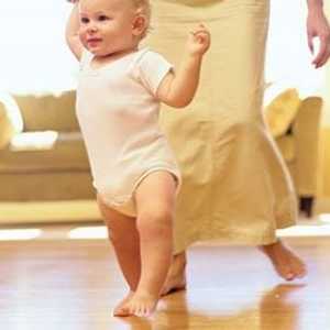 Как ефективно и бързо да научи детето да ходи, най-? Първи умения.