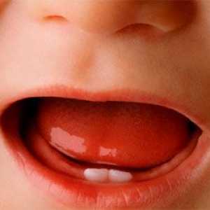 Висока температура и диария, докато никненето на зъби при деца