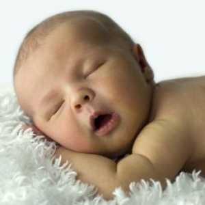 Зрение, слух, обоняние и докоснете новороденото през първия месец